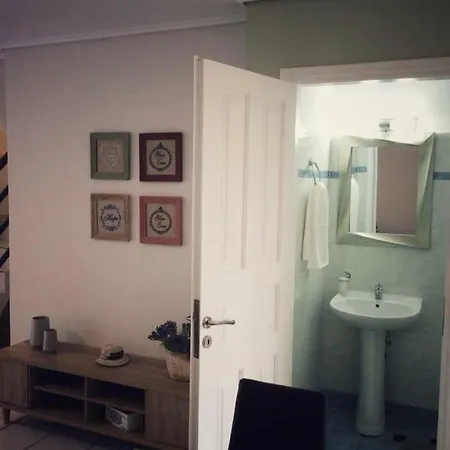 Maisonette In Eretria's Center