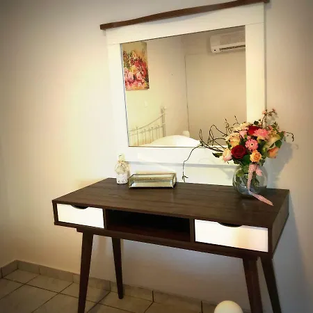 Maisonette In Eretria's Center